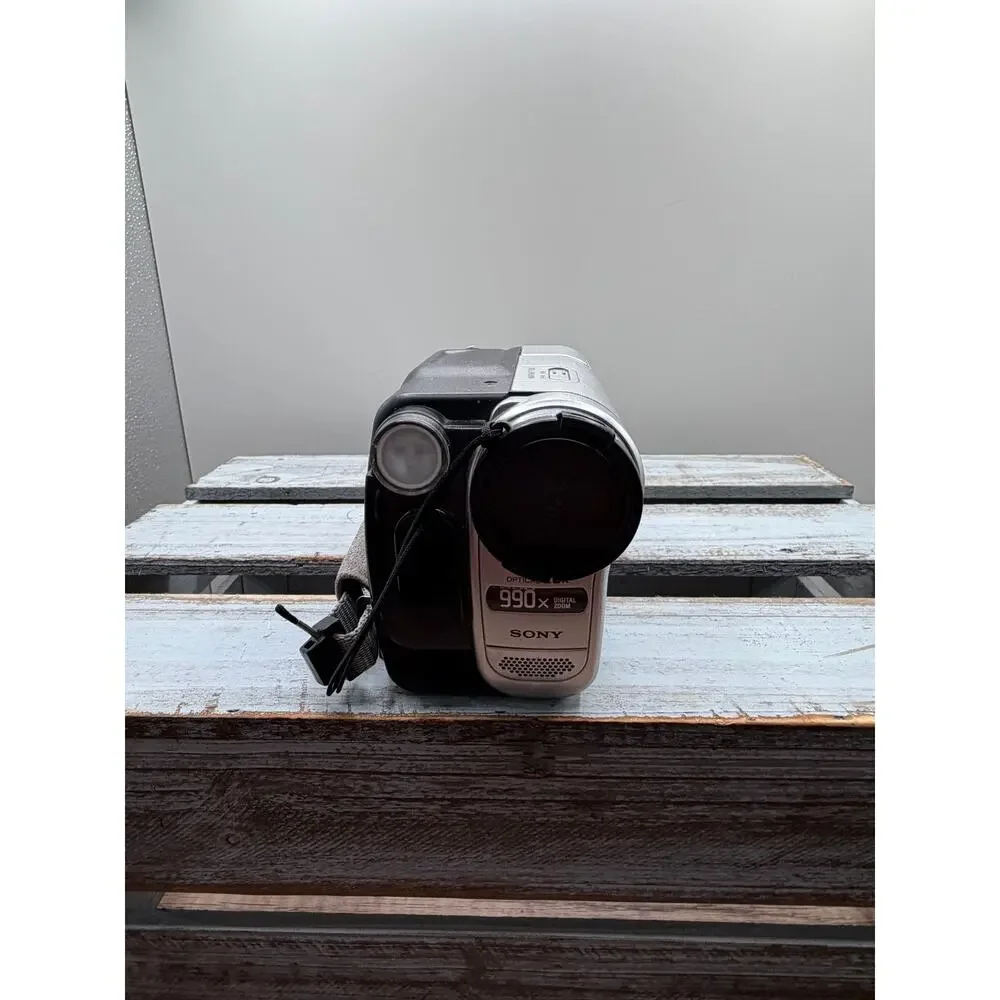 Sony Handycam CCD-TRV138 Video Hi8 Camcorder - (Tested and Working)